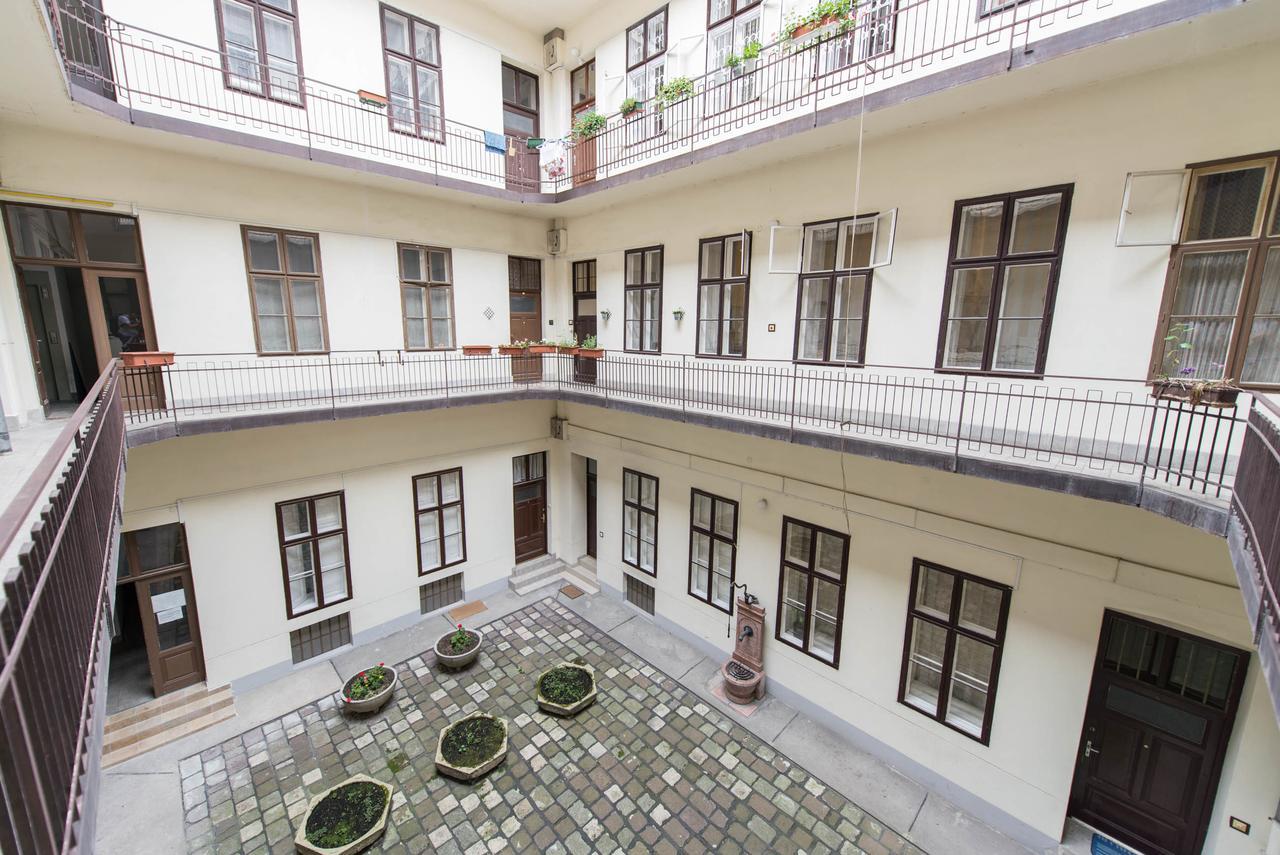 Oasis Apartments - Liberty Square Будапеща Екстериор снимка