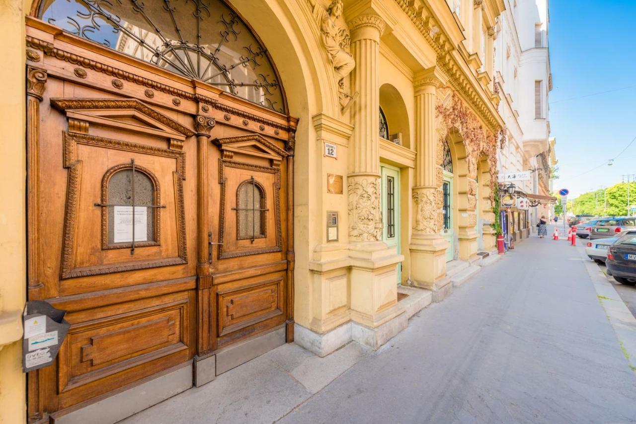Oasis Apartments - Liberty Square Будапеща Екстериор снимка